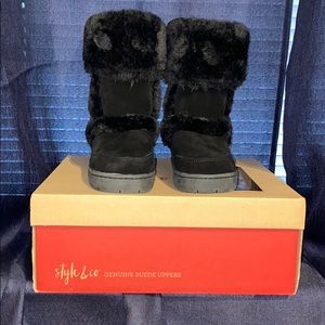 Black faux fur boots